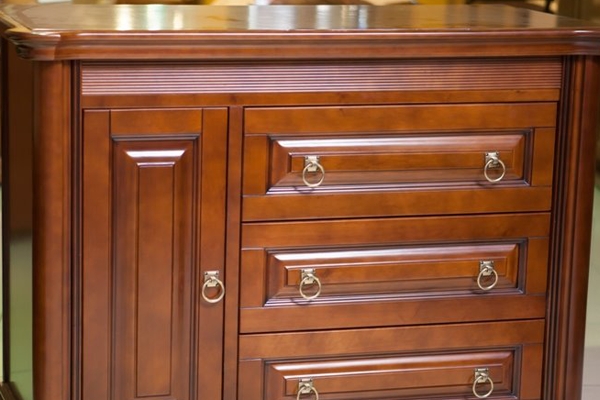 Natural wood furniture - useful tips for choosing and caring